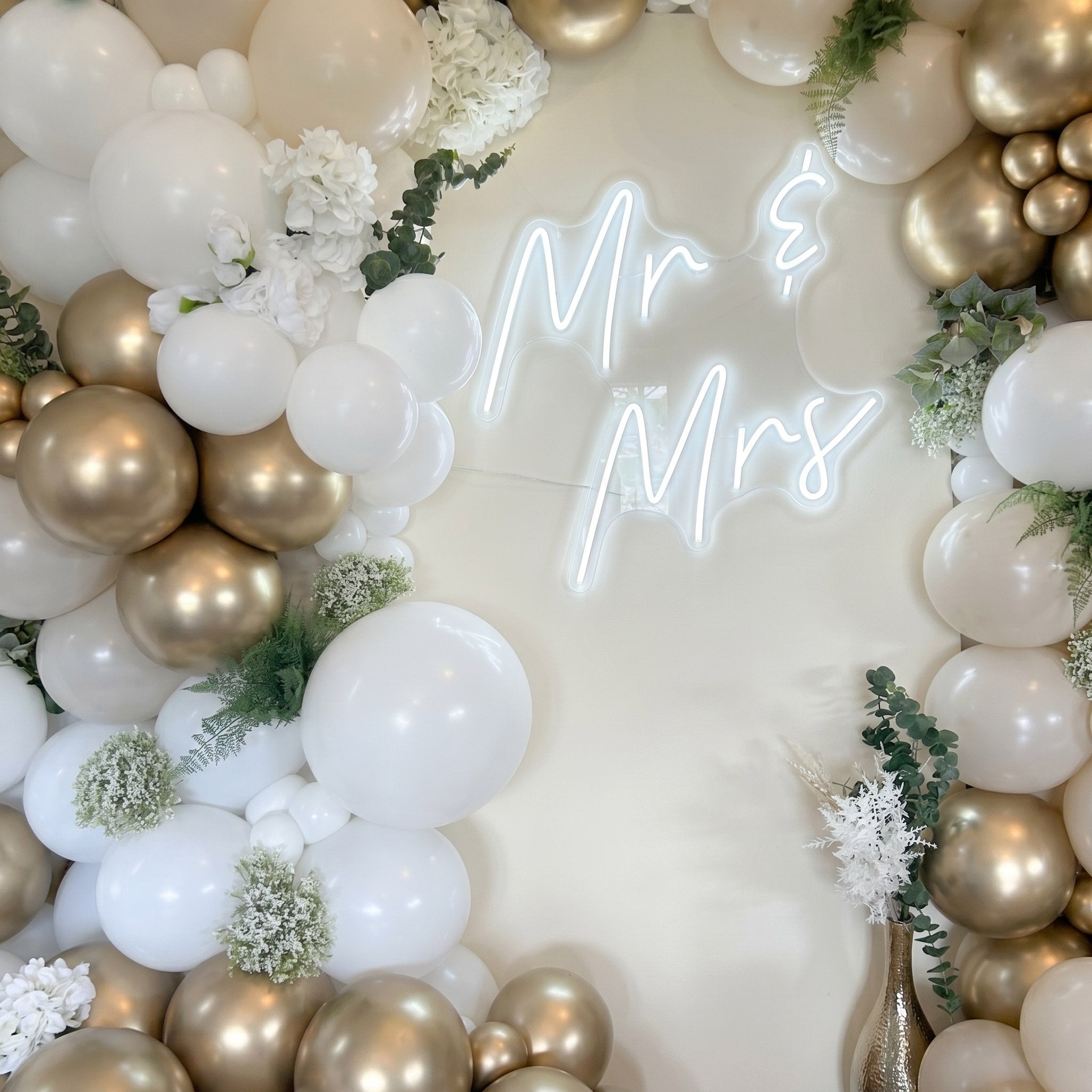 Mr & Mrs Neon Sign 65x60cm - Cool White